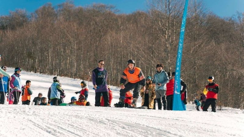 People on the skii slope